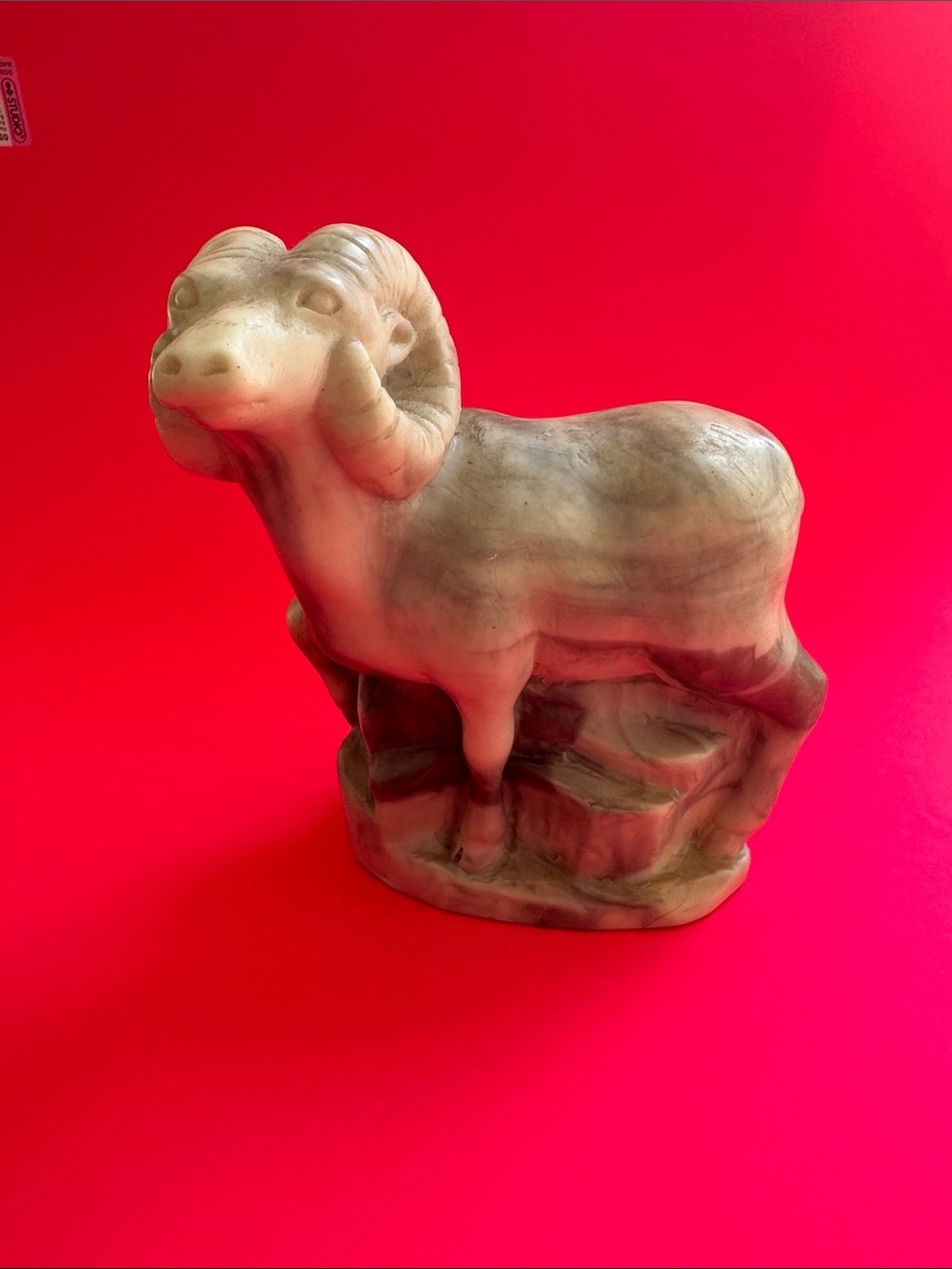 Marbled Ram Sculpture in Cream and Gray